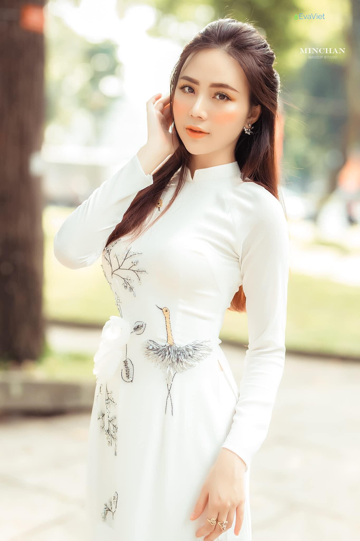 Hot girl - Linh Rin nhẹ nhàng duyên dáng trong trang phục truyền thống