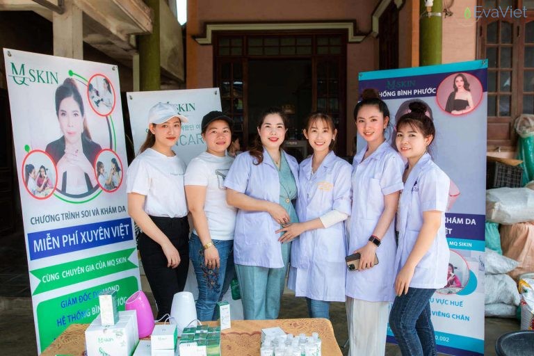 Các chuyên gia MP MQ SKIN hệ thống Bình Phước cùng khách hàng tại chương trình