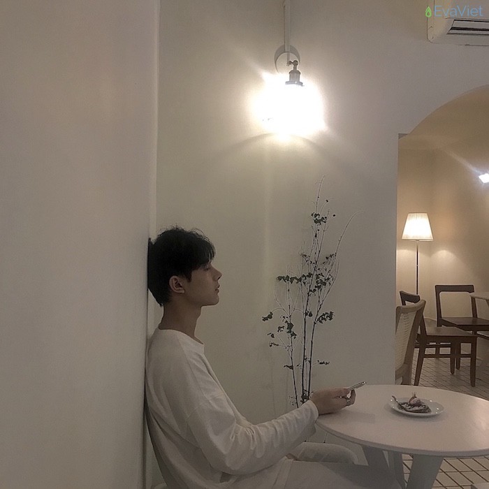Anh chàng còn có rất nhiều tài lẻ như nấu ăn, đánh đàn, đặc biệt là ca hát.