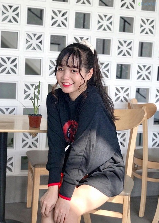 Thu Hằng với vẻ đẹp trẻ trung