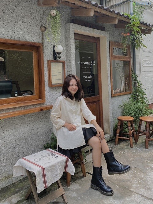 Những quán coffee là địa điểm sống ảo ưa thích của Trần Mey Blogger