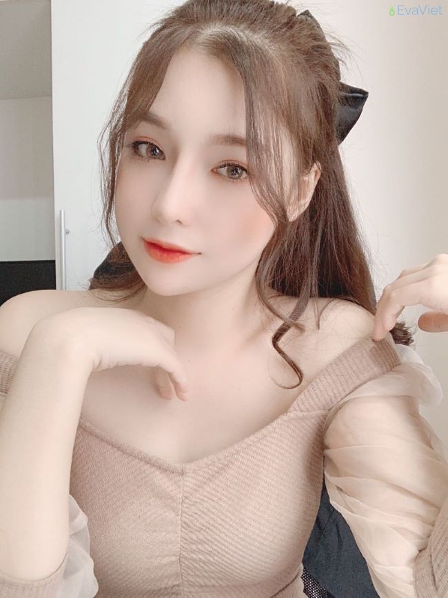 Lan Anh trẻ trung