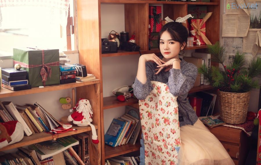 "Lâm chúc mọi người có mùa giáng sinh vui vẻ bên người thân , người thương của chính mình nhé!"