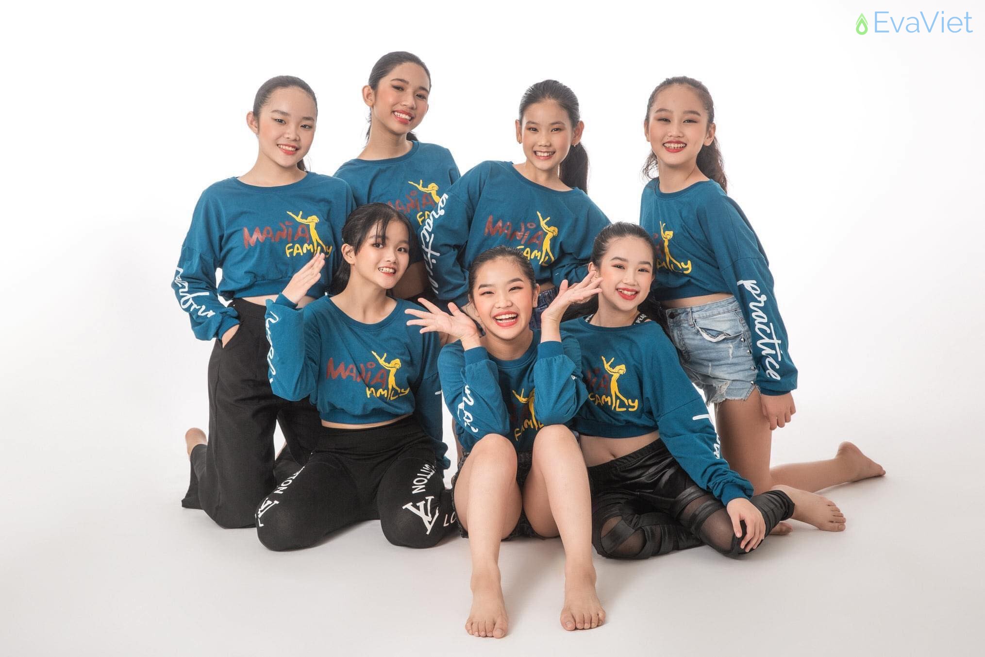 Vẻ đẹp ngây thơ của những cô bé Mania Young
