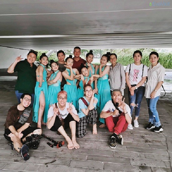 Mọi người luôn sát cánh bên Mania Young