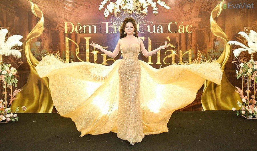 "Nữ vương" xuất hiện vô cùng lộng lẫy tại đêm tiệc