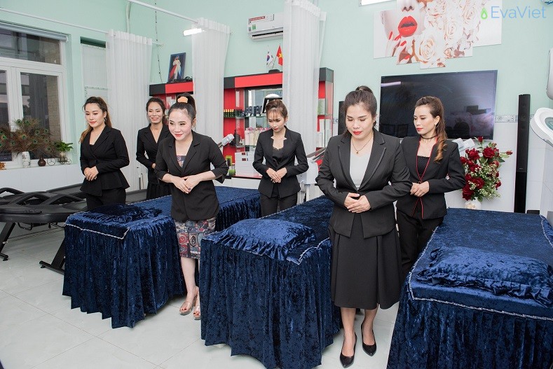 Đội ngũ các chuyên gia giàu kinh nghiệm tại LX SPA - kinh doanh spa