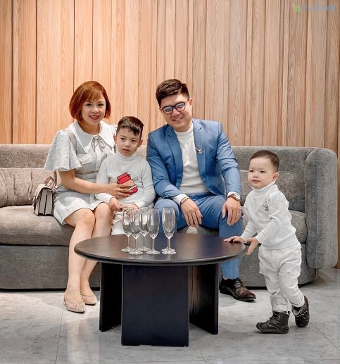 Gia đình hạnh phúc hiện tại của Hà Thư