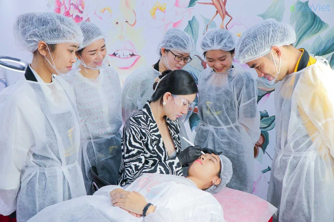 Chuyên viên tay nghề cao, thiết bị máy móc hiện đại sẵn sàng phục vụ khách hàng