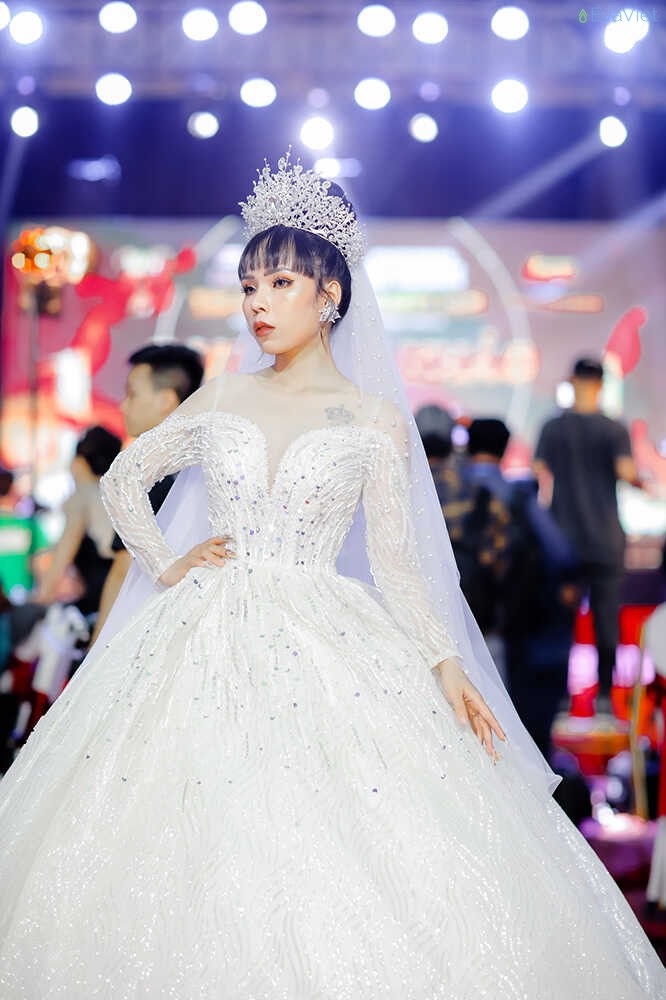 Mỗi chiếc váy cưới đều là tín ngưỡng hạnh phúc của mỗi nàng dâu