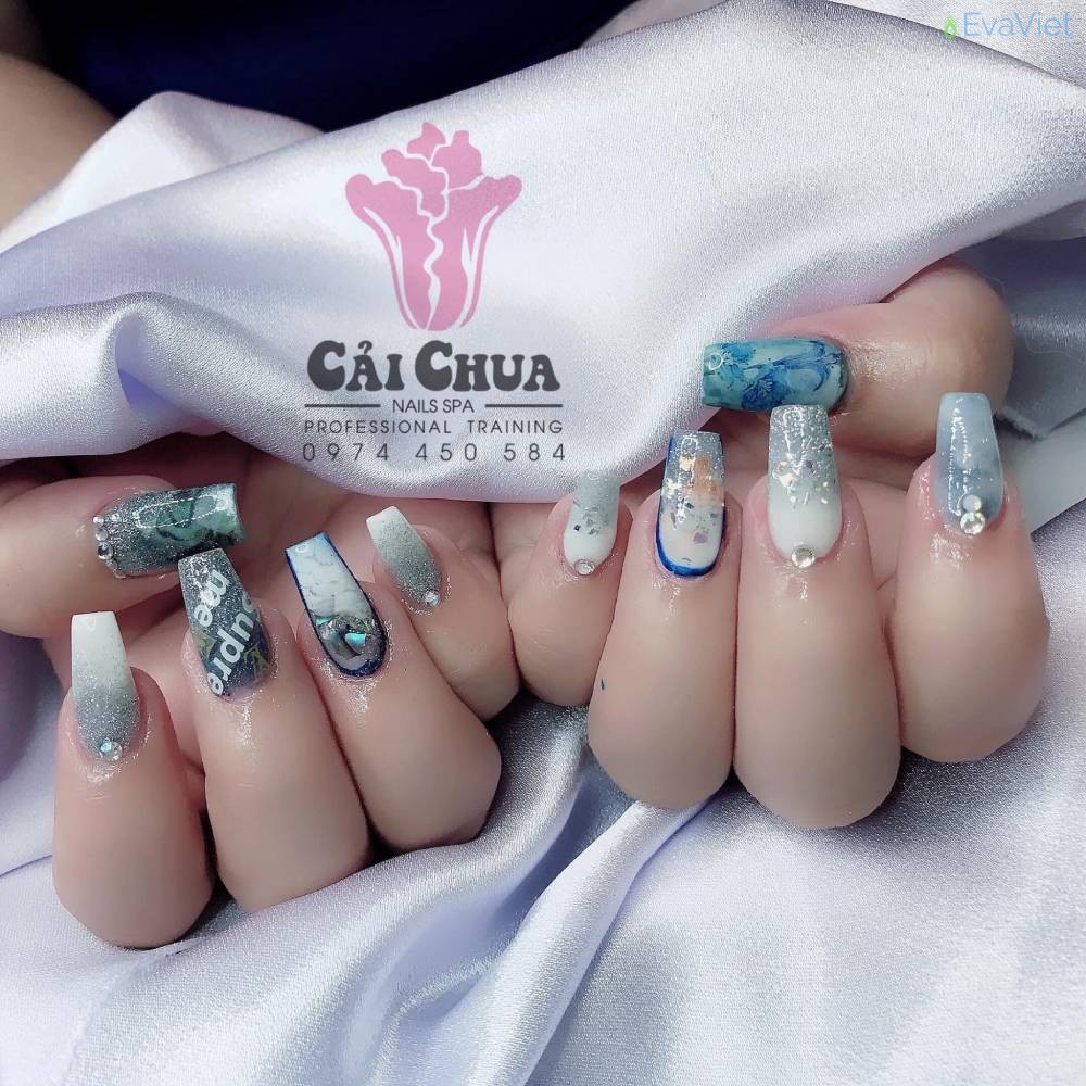 Tiệm Nails Cải Chua cung cấp đầy đủ thiết bị để phục vụ học viên học tập