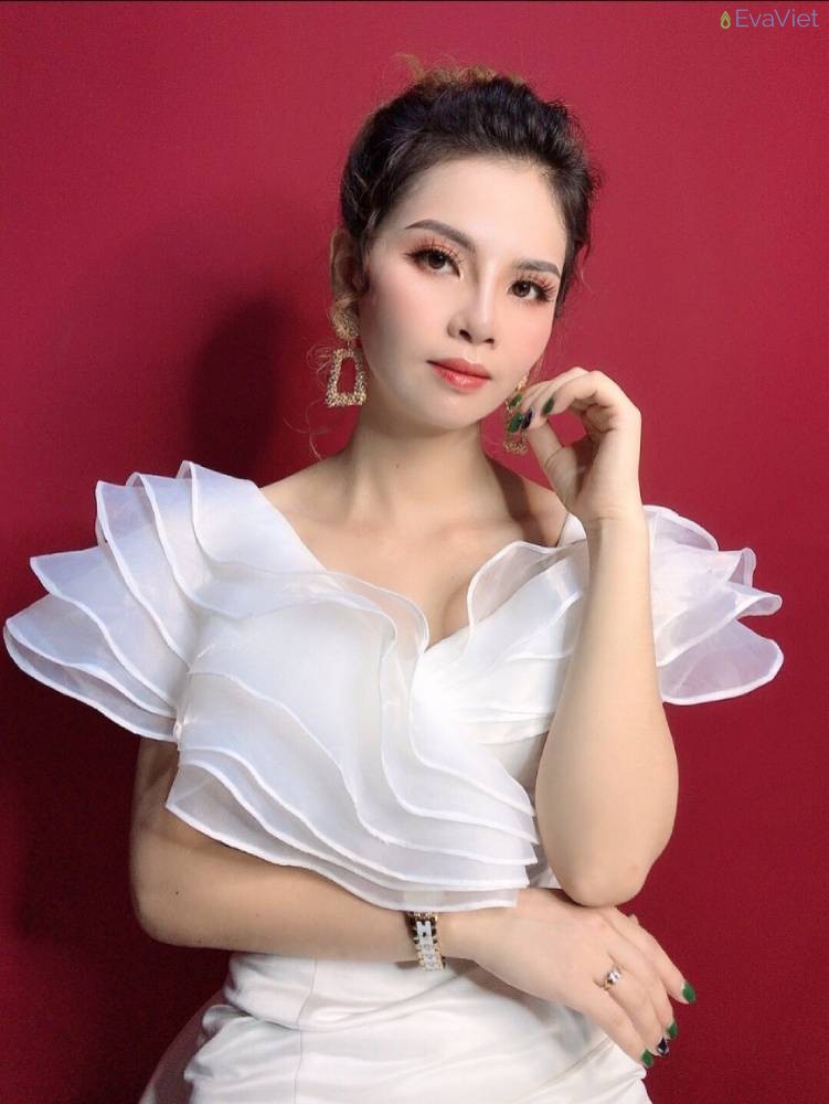 Doanh nhân Phạm Hiền - Top 4 cuộc thi “Vinh danh Miss Queen 2021”