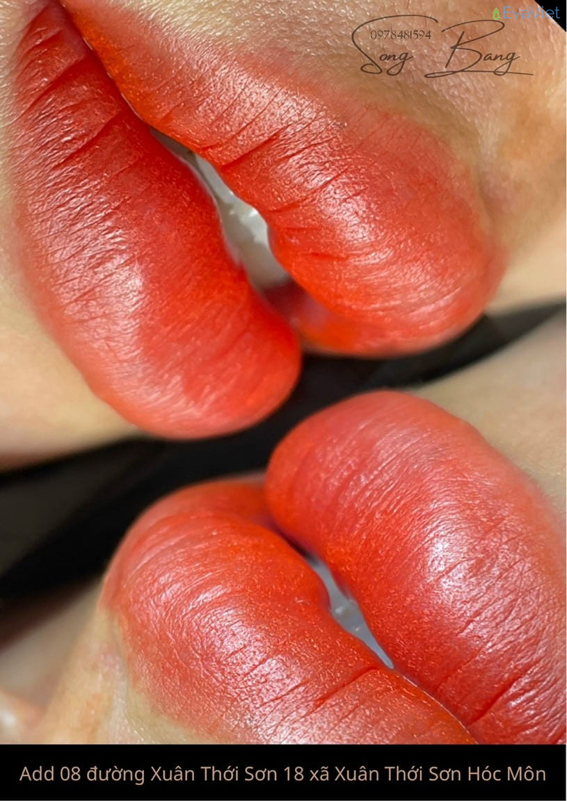 Phun môi lipstick tại Song Băng