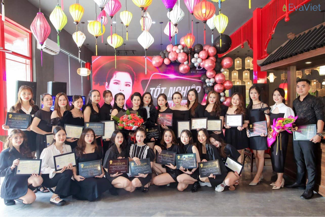 Buổi lễ tốt nghiệp nhiều cảm xúc