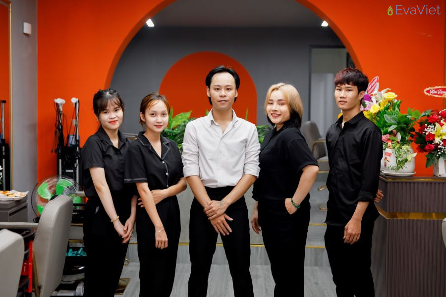 Đội ngũ nhân viên chuyên nghiệp ở An Duy Hair Studio & Academy