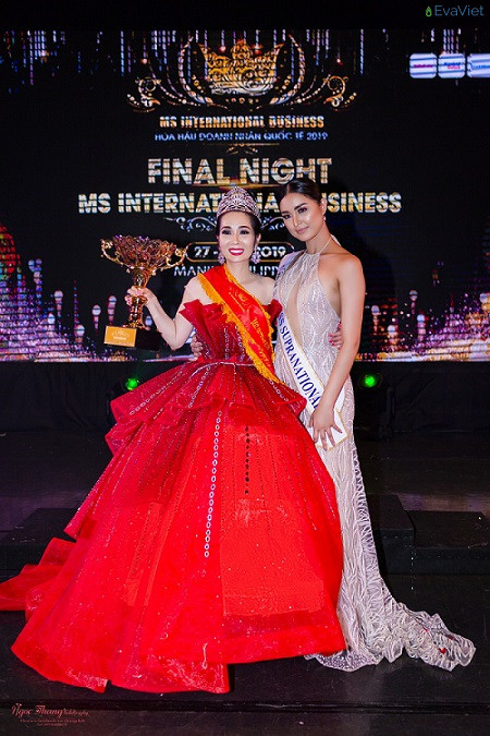 Nhan sắc rực rỡ của đương kim Hoa hậu Doanh nhân 2019